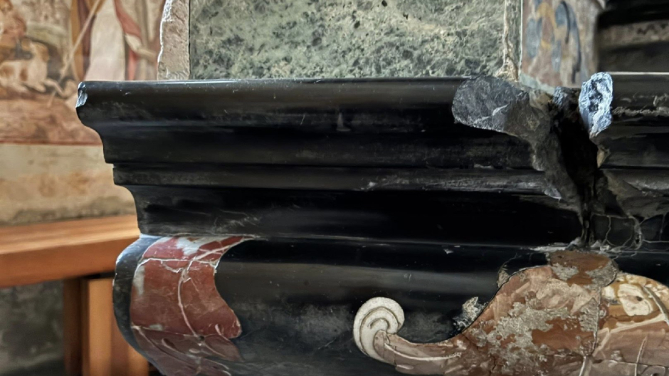 Maggiora, atto vandalico all'altare della chiesa di San Rocco